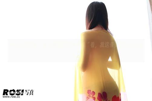 ROSI的作品：每一条腿都在争着说“看，我这条美腿来头不小！”