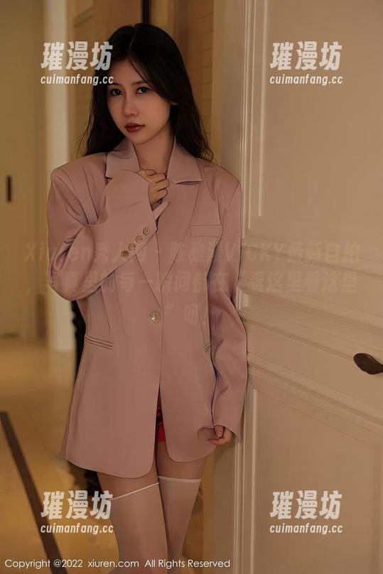 Xiuren秀人网 - 陈雅漫VICKY最新自拍，写真里的每一瞬间都在“看这里看这里”呀！