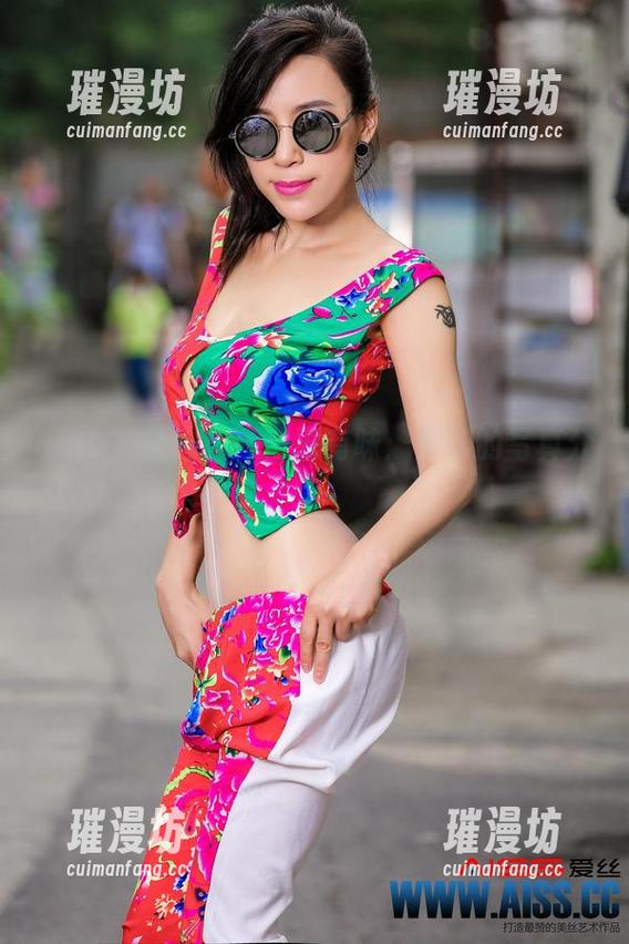aiss - 让独自等待更有味：索菲的写真分享