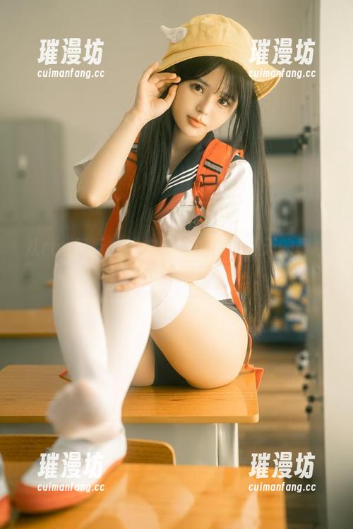 从rua阮阮的泳衣最新图包看夏天的肆意与自由，简直无法抵挡！