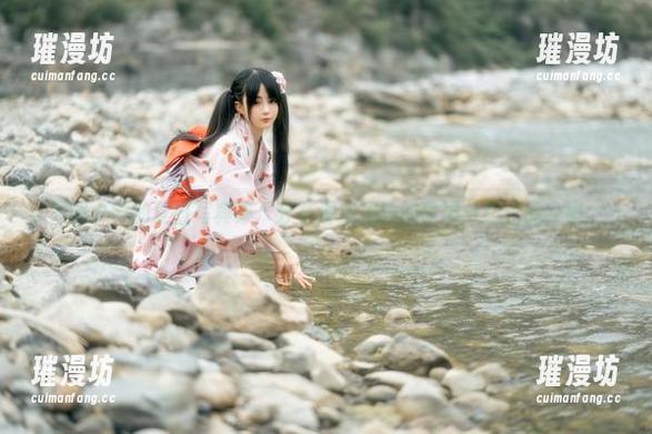 失眠小宁的夏日写真集：分享那些涌动的梦境与阳光的交错。