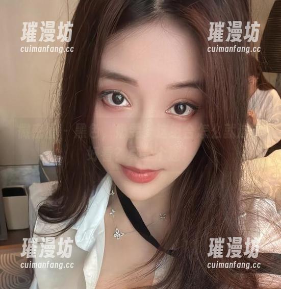 微密圈 - 黑色，奶雯，这组合怎么就这么好看？真是个迷！