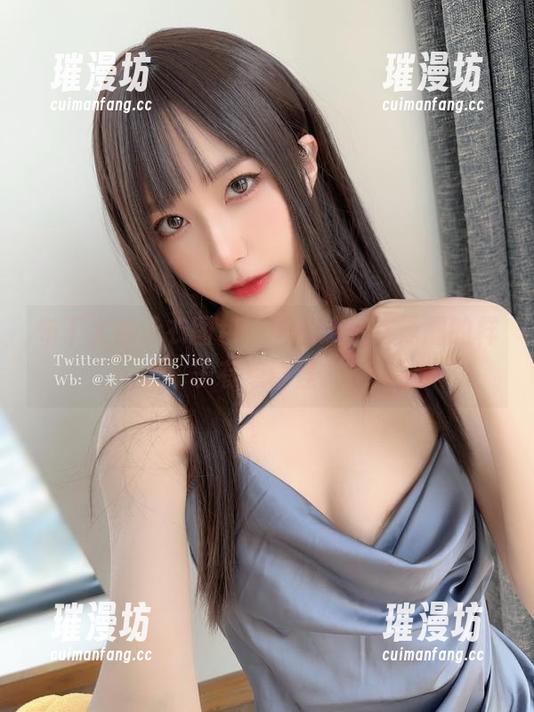 布丁大法泳衣图包，怎么感觉这泳圈的样子有点奇怪？