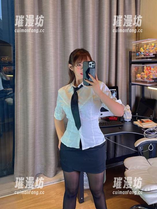 微密圈 - 看到张思允的黑丝制服写真，心动不如行动，下载吧！