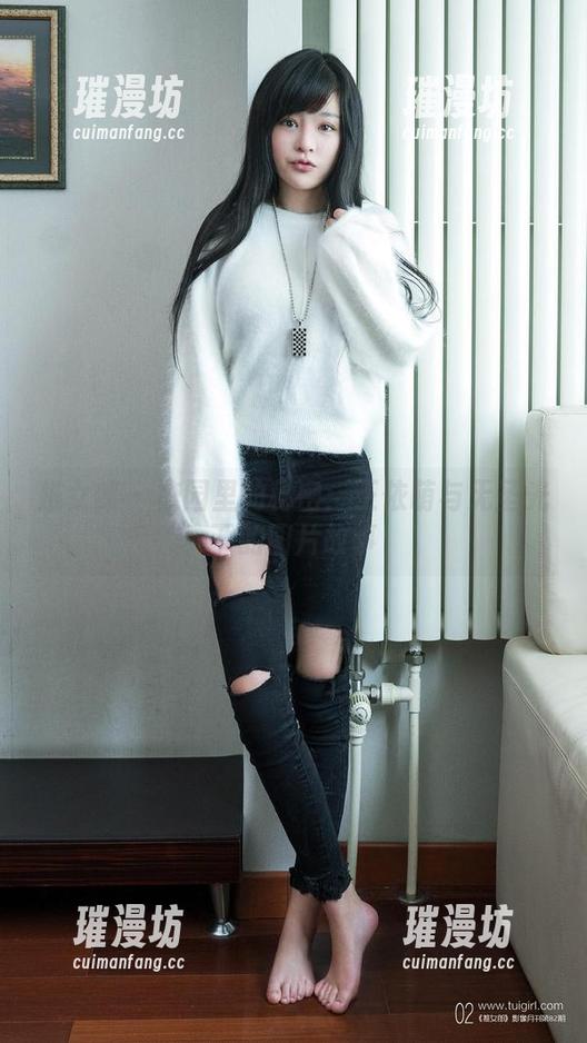 推女郎-王依萌 推女郎 - 校园里的秘密:王依萌与无圣光下的图片故事