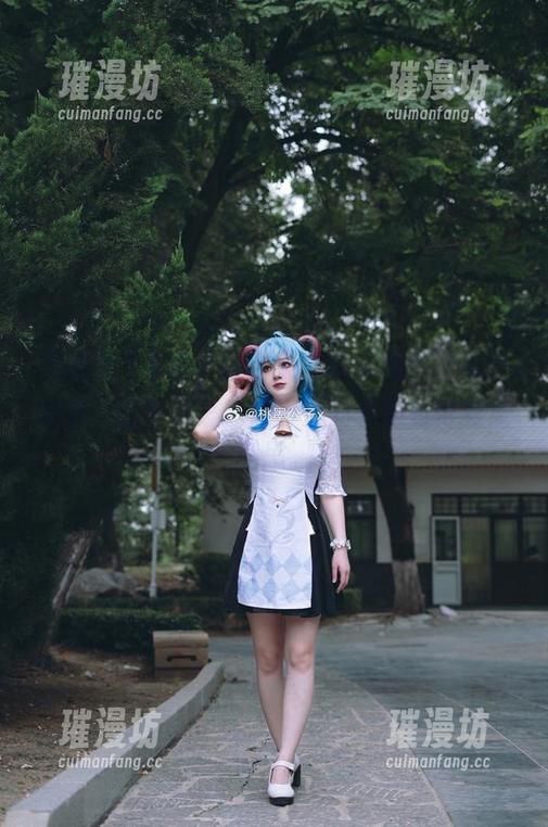 桃墨公子 桃墨公子&水手服合集,看看这个“专业穿衣”的女孩怎么让普通的制服变得有点意思。