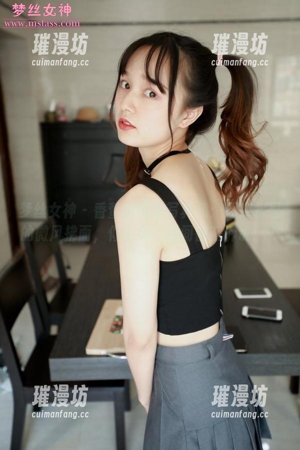 梦丝女神-香萱 梦丝女神 - 香萱的最新写真集:死库水里的微风拂面,似乎每一瞬间都在诉说……