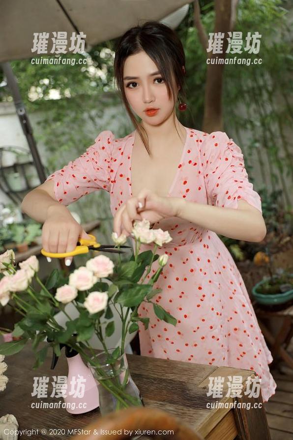 模范学院-夏笑笑Summer 模范学院 - 笑声不断!夏笑笑Summer油亮图包原图,带来无尽欢乐!