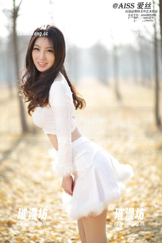 爱丝-欣杨 爱丝 - 欣杨兔女郎,原图写真:性感带点二次元的奇妙碰撞。