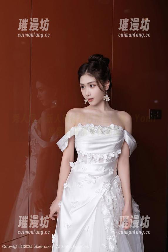 秀人网-Yomi悠蜜 秀人网 - 新人模特独占黑丝诱惑:Yomi悠蜜的高清写真潮流
