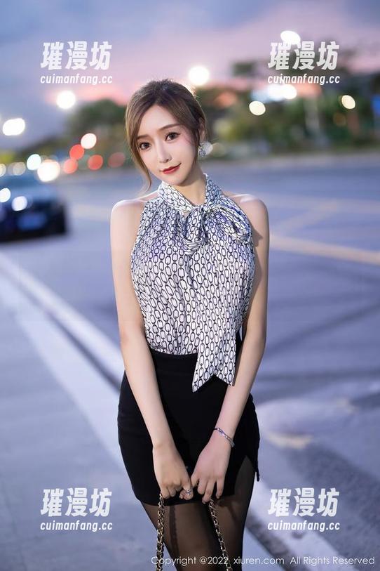 秀人网-可可芝 秀人网 - 瑜伽姿势与可可芝的壁纸艺术:打坐也能这么撩