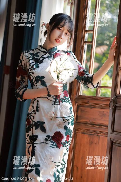 秀人网 - 别眨眼，模特悦悦白丝写真更新来袭：美到窒息，心跳加速！