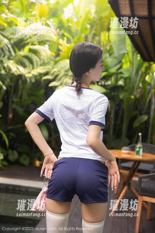 秀人网-琳琳ailin 秀人网 - 新图上线!琳琳ailin的圣诞风情,简直像个梦幻世界!