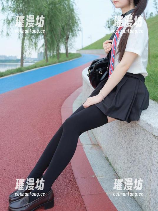 紧急企划-龙崎聆音 紧急企划 - 最新图册解锁!龙崎聆音的瑜伽魅力,唤醒身体的节奏。