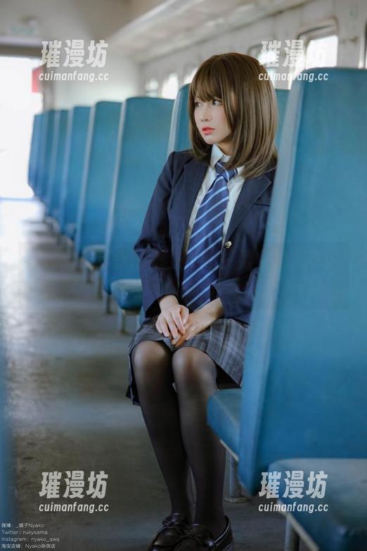 在礼服中游走的荒井喵喵：给你的写真图册加点色!