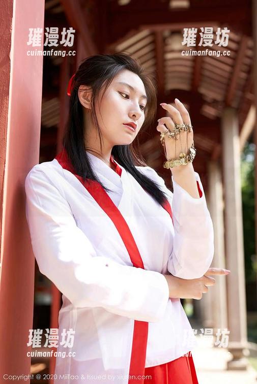 蜜桃社 - 越沉醉越疯狂：米琪MIKI的礼服原图资源，绝不止于华丽！