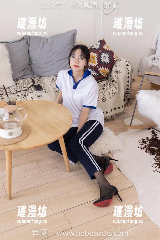 袜啵啵-小甜豆 袜啵啵 - 小甜豆的厚灰丝:定制图片中的微妙与张力