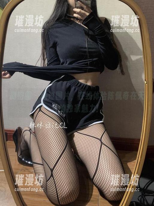 微密圈 - 透过图片，在线体验陈佩奇在天台的独家魅力！