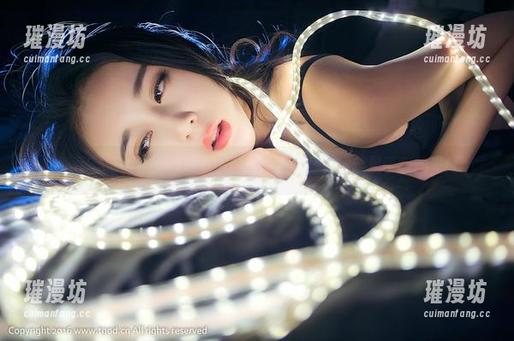 青豆客-刘钰儿 青豆客 - 刘钰儿的油亮宇宙:一组写真,记录属于我的光!