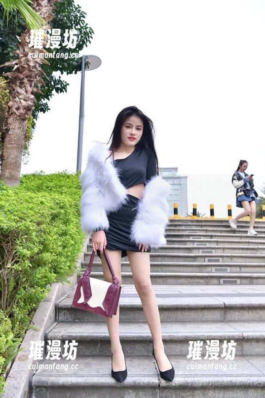 魔镜街拍-婷婷 魔镜街拍 - 高清捕捉:婷婷的肉丝圣诞美人,寒风中简直让人心动不已!